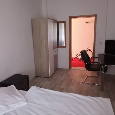 Zur Tanne 게스트하우스 3*